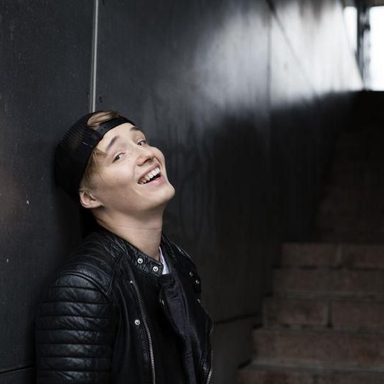 Isac Elliot‎