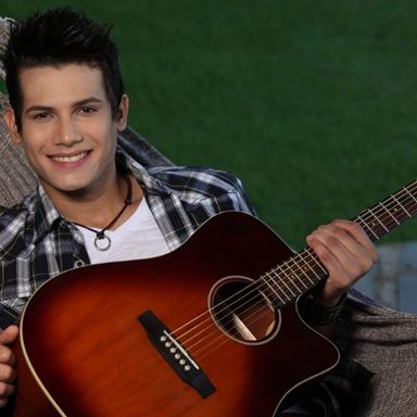 Israel Novaes photo 32