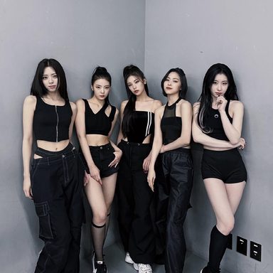ITZY photo 43