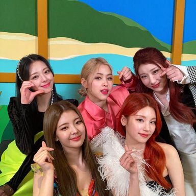 ITZY photo 89