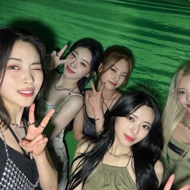ITZY photo 35