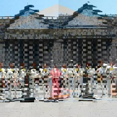 Jairo Valente y Su Mariachi 2000