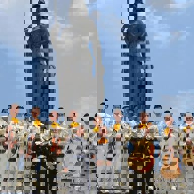 Jairo Valente y Su Mariachi 2000