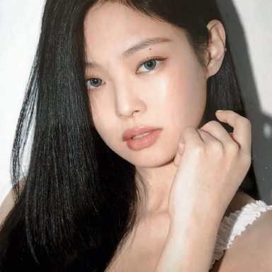 JENNIE photo 41