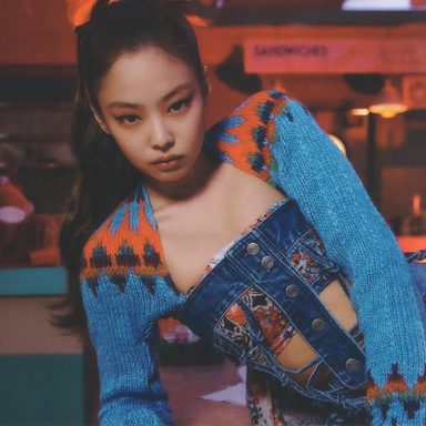 JENNIE photo 48