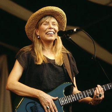 Joni Mitchell photo 9
