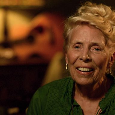 Joni Mitchell photo 28