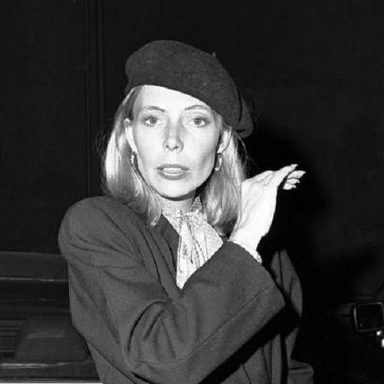 Joni Mitchell photo 42