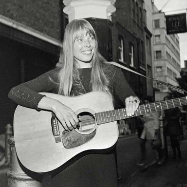 Joni Mitchell photo 22