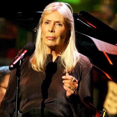 Joni Mitchell photo 19
