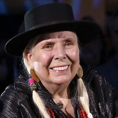 Joni Mitchell photo 23