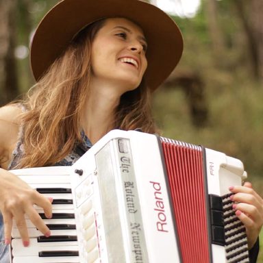 Júlia Devós photo 11