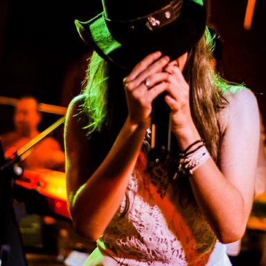Júlia Devós photo 9