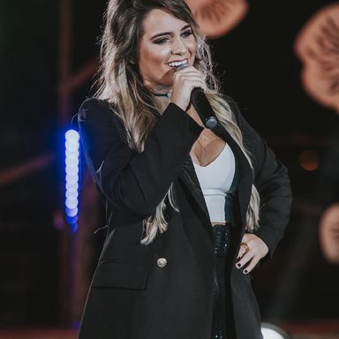 Julia Linhares