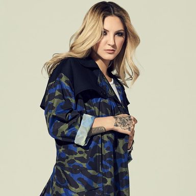 Julia Michaels photo 17
