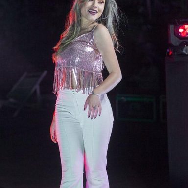 Júlia Reis