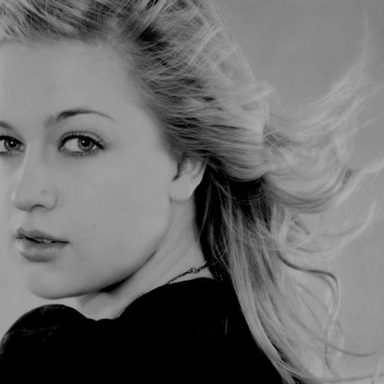 Julia Sheer photo 10
