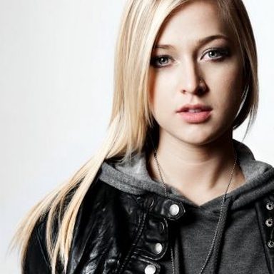 Julia Sheer photo 9