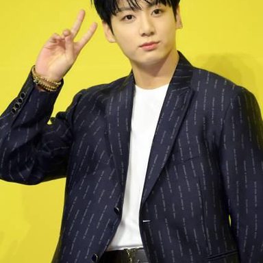 Jungkook (BTS) photo 15