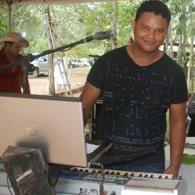 Juninho dos Teclados