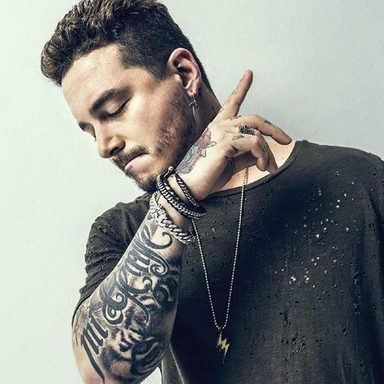 J Balvin photo 36