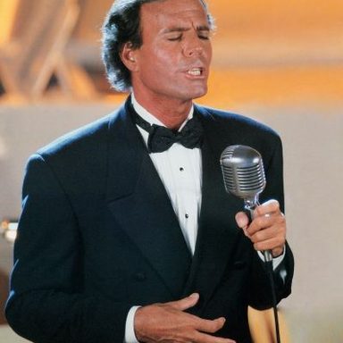 Julio Iglesias photo 12