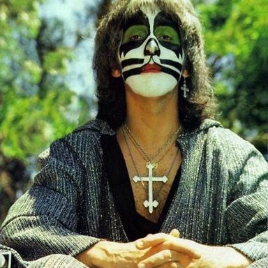 KISS photo 25