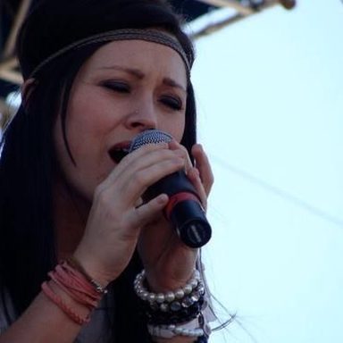 Kari Jobe photo 118