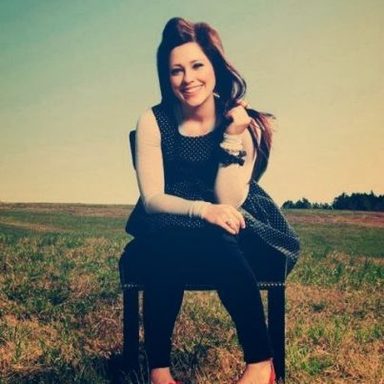 Kari Jobe photo 91