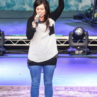 Kari Jobe photo 32