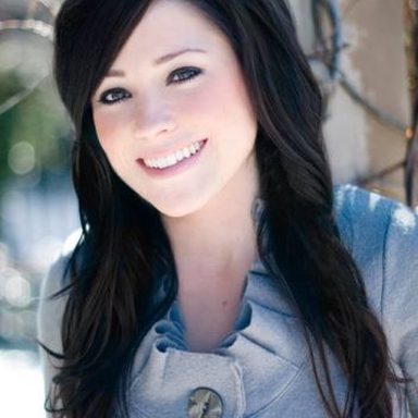 Kari Jobe photo 111