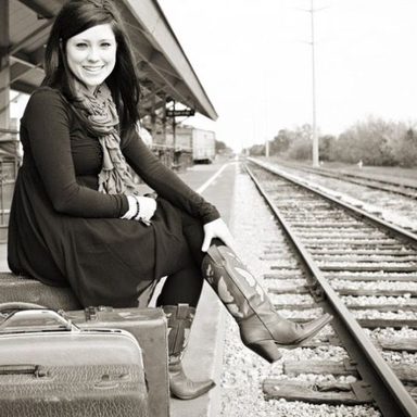 Kari Jobe photo 115