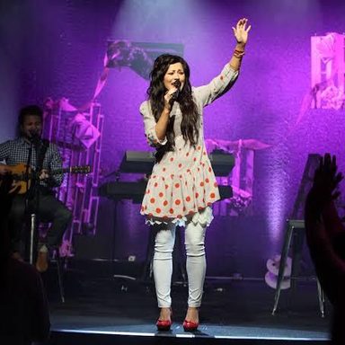 Kari Jobe photo 64