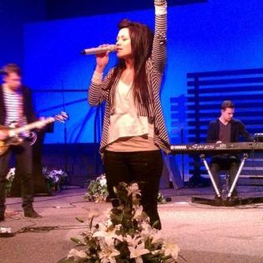 Kari Jobe photo 78