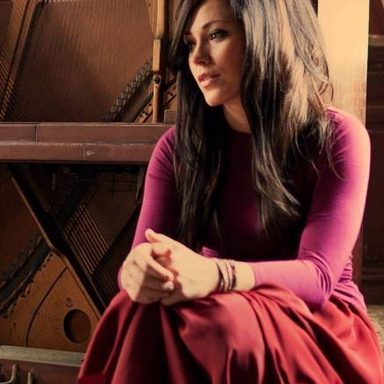 Kari Jobe photo 87