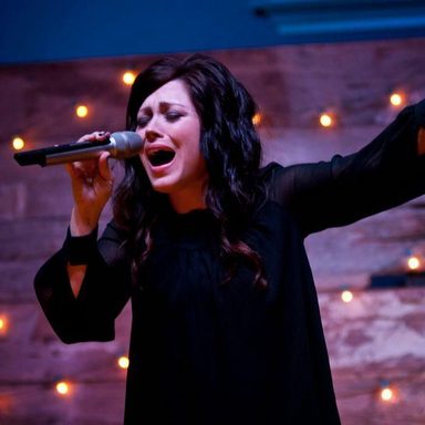 Kari Jobe photo 31