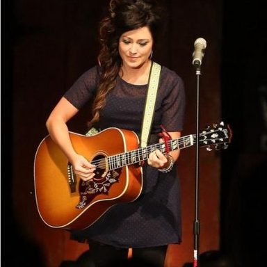Kari Jobe photo 98