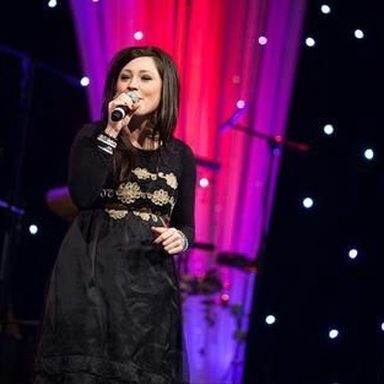 Kari Jobe photo 119