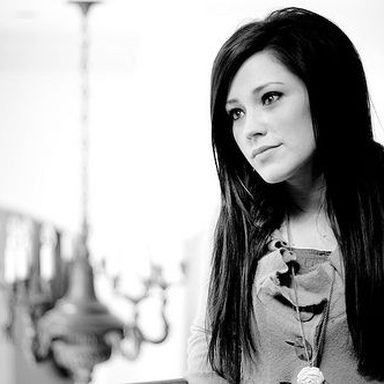 Kari Jobe photo 114
