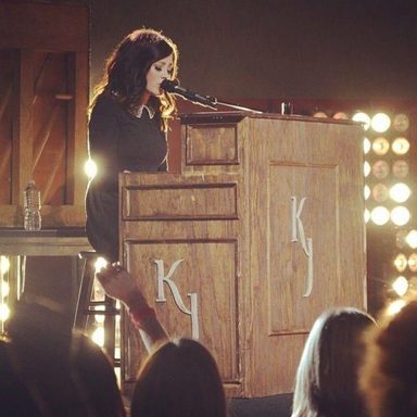 Kari Jobe photo 23