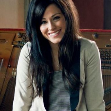 Kari Jobe photo 82