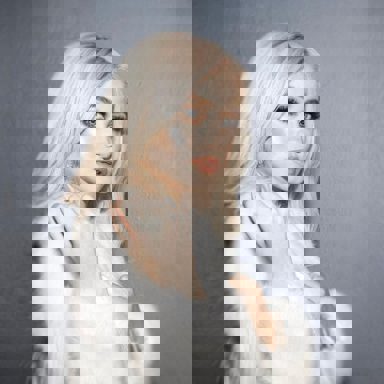 Karol Sevilla photo 14