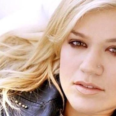 Kelly Clarkson photo 54