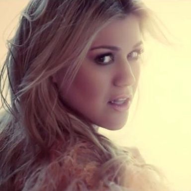Kelly Clarkson photo 77