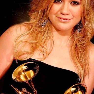 Kelly Clarkson photo 38