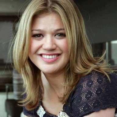 Kelly Clarkson photo 28