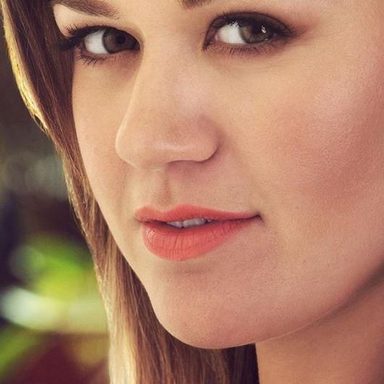 Kelly Clarkson photo 40