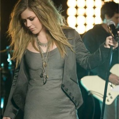 Kelly Clarkson photo 149