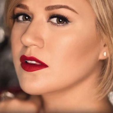 Kelly Clarkson photo 42