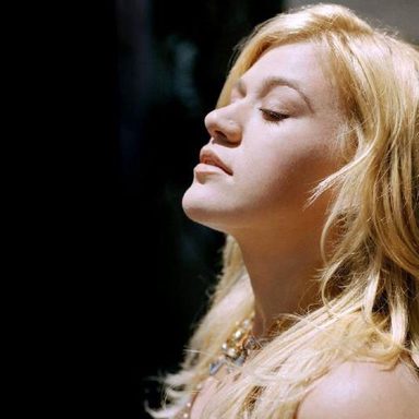 Kelly Clarkson photo 29